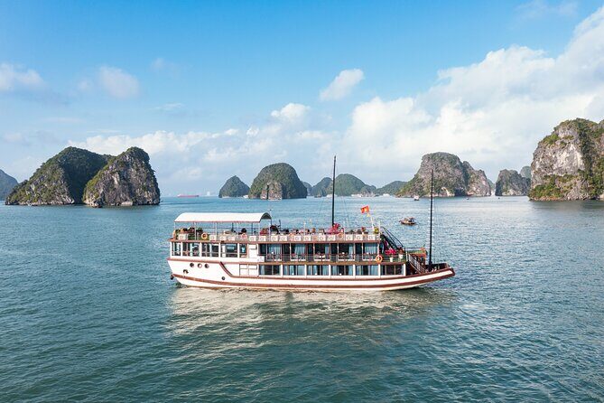 From Hanoi : Sapa Moutain Trek - Halong bay Heritage - Kayaking through limestone caves and grottoes: the active part of Halong