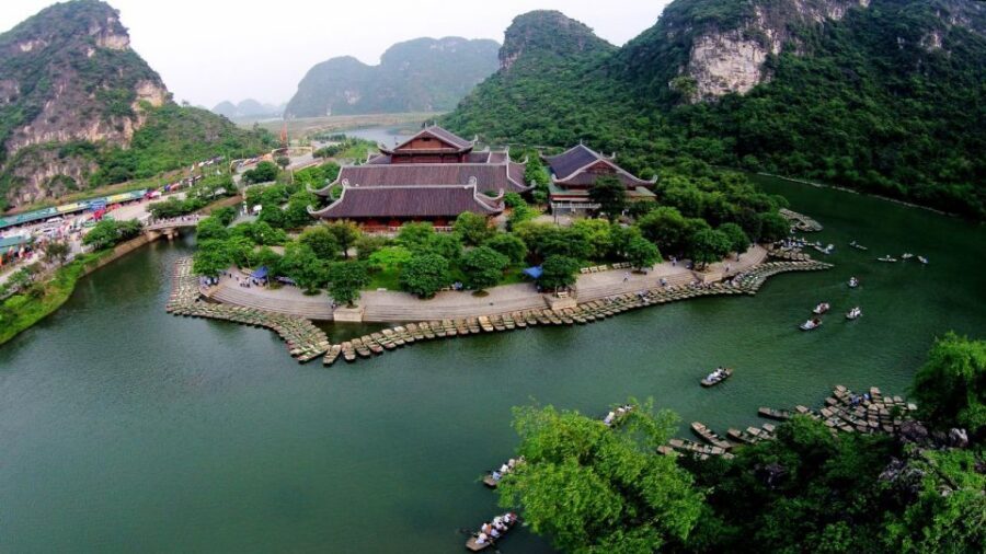 From Hanoi: Trang An & Bai Dinh Pagoda Full-Day Private Tour - How the day works: a smooth Hanoi to Ninh Binh loop