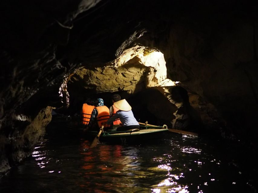From Hanoi: Trang An & Bai Dinh Pagoda Full-Day Private Tour - Trang An UNESCO caves: turquoise water, cave passages, and long views