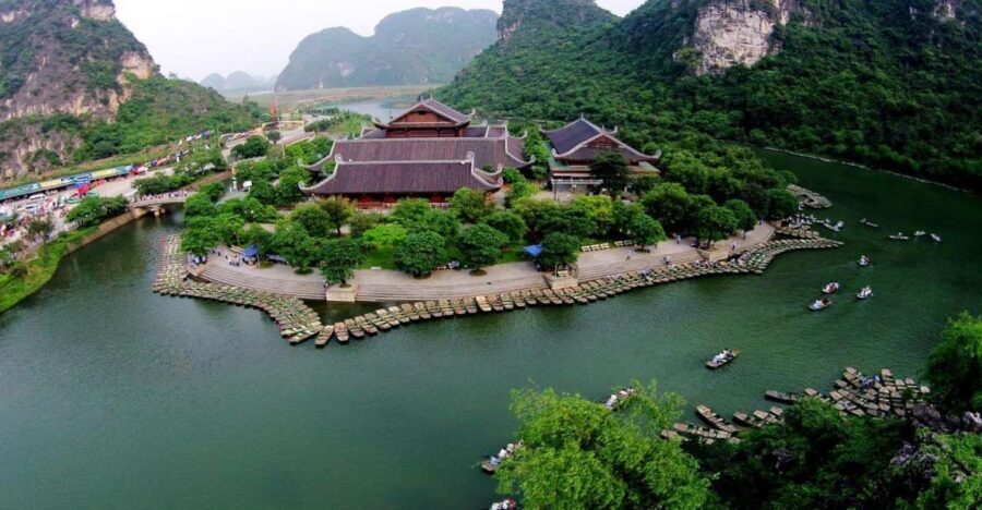 From Hanoi: Trang An & Bai Dinh Pagoda Full-Day Private Tour - Bai Dinh Pagoda: bronze Buddha moments and the electric-car shortcut