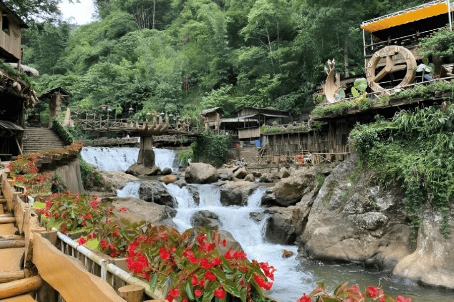 From Hanoi: Visit Sapa & Fansipan With Cable Car For 2 Days - The climb: 600+ steps, temples, and giant Buddha statues