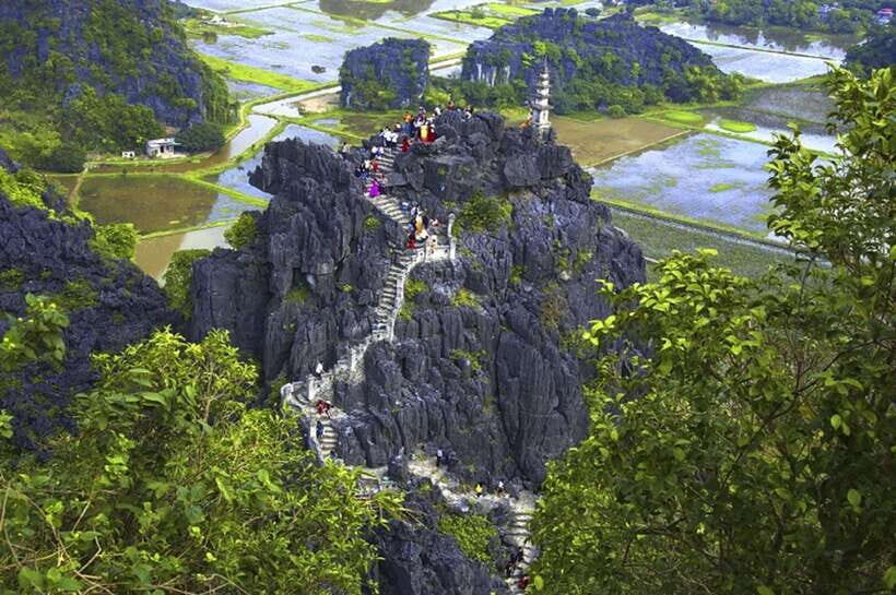 From Ninh Binh: Hoa Lu, Bai Dinh, Trang An, & Mua Cave Tour - Lunch at a local restaurant: built-in energy for the afternoon