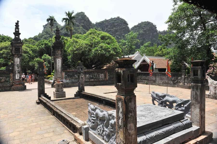 From Ninh Binh : Hoa Lu, Bich Dong, Trang An, Mua Cave Tour - Mua Cave / Hang Mua: the 500 steps and sunset-style viewpoint payoff