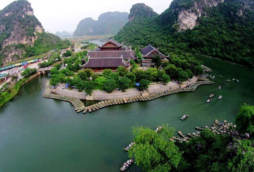From Ninh Binh : Hoa Lu, Trang An, and Mua Cave Day Tour - Hoa Lu Ancient Capital: Kings, Conflict, and Why This Spot Matters