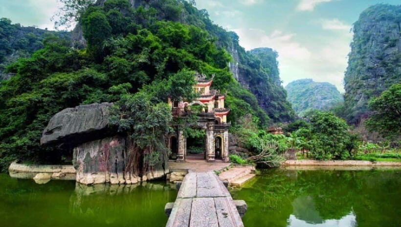 From Ninh Binh: Hoa Lu, Trang An and Mua Cave Full Day - Bich Dong Pagoda: a quick, meaningful pause before you head back