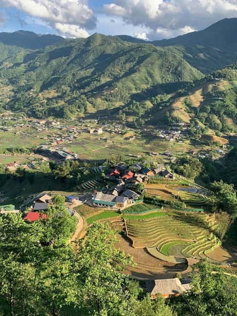 From Sapa : 1 Day Amazing Sapa Trek To Terrace rice field - The waterfall and downhill rhythm: what to expect underfoot