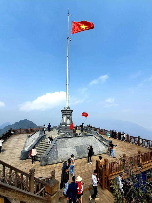 From Sapa:Cable Car Ticket To Fansipan Legend & Car Transfer - Private transfer in Sapa: why hotel pickup matters