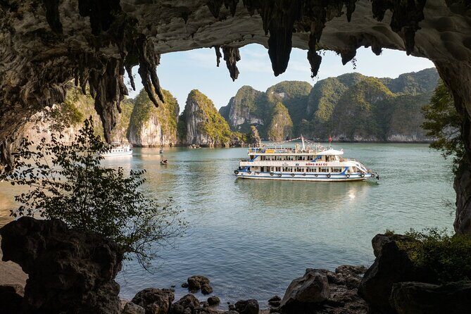 Full-day Activity Ha Long Bay of Vietnam from Ninh Binh - Hang Luon Cave and the water-activity choice: kayak or bamboo boat