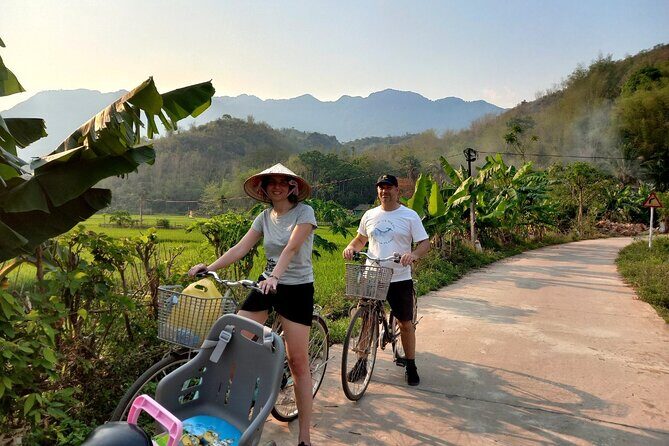 Full-Day Cycling & Handcraft Workshop in Mai Chau Valley - The Na Phon weaving workshop: dyeing, embroidery, and indigo