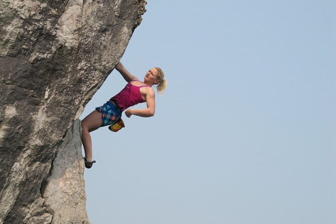 Full day deep water soloing - Kayaking in Cat Ba - Ha Long Bay. - Cat Ba’s Lan Ha Bay setup is made for DWS