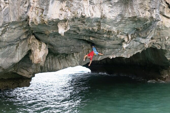 Full day deep water soloing - Kayaking in Cat Ba - Ha Long Bay. - Kayaking at Hồ Ba Hầm: caves, lagoons, and a deserved breather