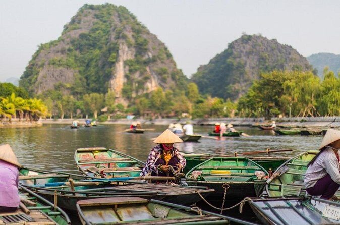 Full Day Hoa Lu Tam Coc Excursion from Hanoi by Limousine - Buffet lunch: what’s included and how to get the most from it