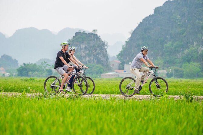 Full Day Hoa Lu Tam Coc Excursion from Hanoi by Limousine - Tam Coc and Bich Động: lunch first, then the bamboo boat on Ngo Dong