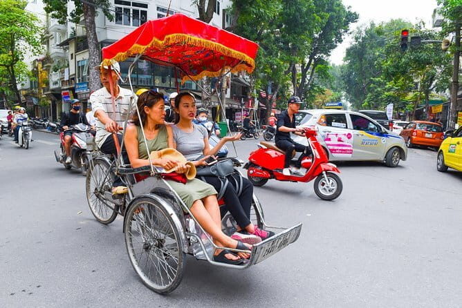 Full-Day Private Walking Tour in Hanoi City - Hoàn Kiếm Lake and Turtle Tower Area: The Classic Hanoi Reset