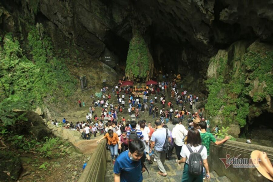Full Day to Perfume Pagoda - Lunch near the mountain base: included, local, and timed well
