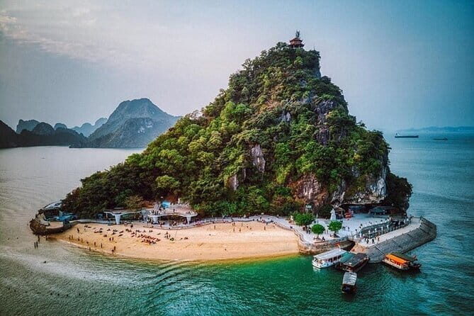 Full day Tour Explore Halong Bay - Sung Sot Cave: the bay’s big cave moment