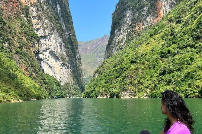 Guided Multi-2D/ 3D/ 4D Motorbike with JASMINE Tour in Ha Giang - Day 1: leaving Ha Giang City via the Happiness Road
