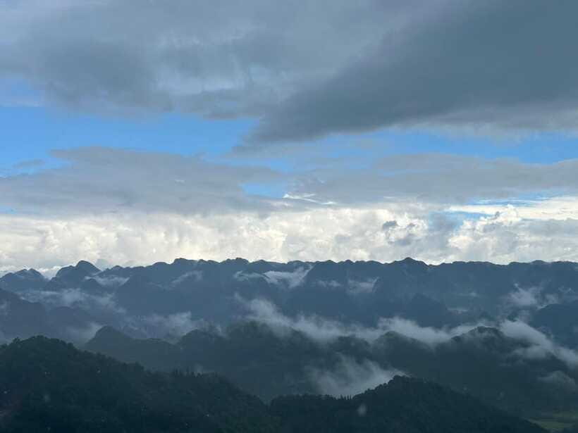 Ha Giang: 1-Day Loop Tour with Hmong Brothers - Lùng Tám and vải lanh textiles: a short stop with real buying power