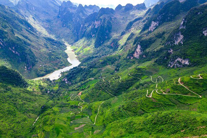 Ha Giang DIVINITY HORIZON TOUR with local easy rider 4 DAYS - Day 3: Boat Trip to Khau Vai Canyon and the Secret Trail to Du Già