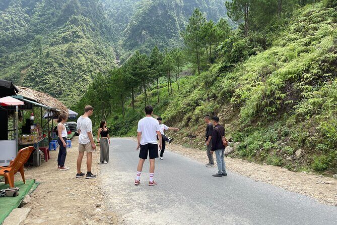 Ha Giang DIVINITY HORIZON TOUR with local easy rider 4 DAYS - Day 4: Lùng Tám Linen Village, Fairy Bosom Mountain, and Back to Ha Giang City