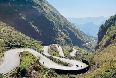 Ha Giang Loop motobike Tour 4D/3N All-Inclusive (small group) - Day 2: Thẩm Mã Pass, Lung Cu Flag Tower, and Dong Van at 1,000 meters