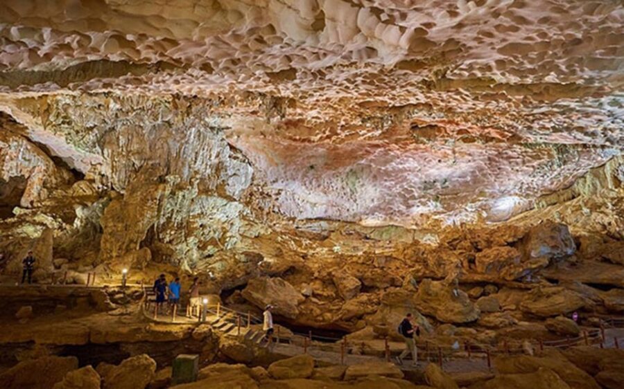 Ha Long 1 Day Luxury Small Group & Kayaking - Luon Cave by kayak or bamboo boat: calm water makes it special