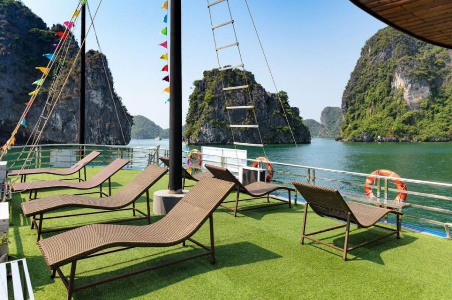 Ha Long: Afternoon Cruise with Lunch, Kayaking, and Swimming - Luon Cave Kayaking or Bamboo Boat: The Tunnel Moment