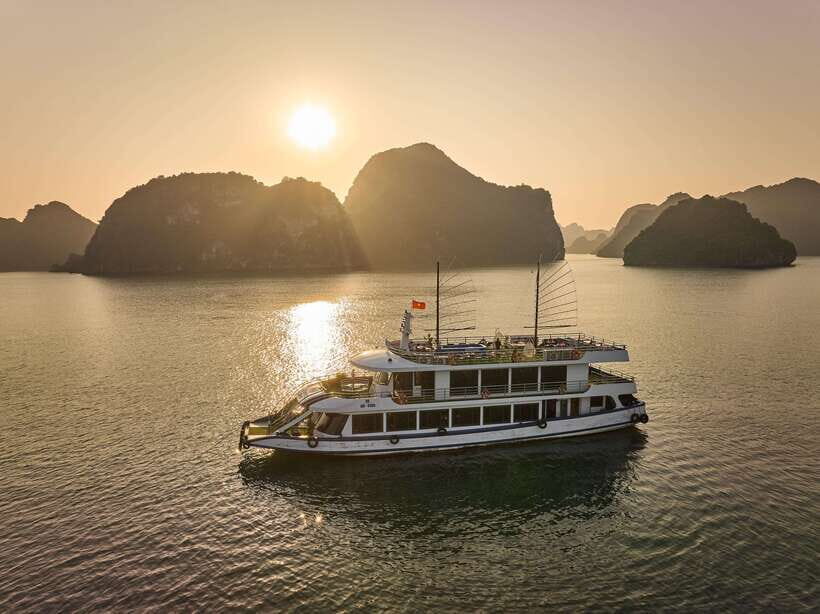 Ha Long & Bai Tu Long bay cruise wt Kayakking & buffet lunch - Getting to the boat: Bai Chay Harbor meet-up and what happens on board
