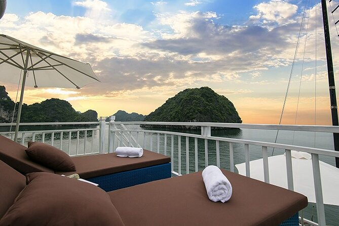 Ha Long Bay 2 Days 4 Star - Day 1 on the Water: Kayaking at the Pearl Farm Area and Vung Vieng Village