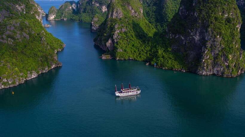 Ha Long Bay - Bai Tu Long Bay Luxury Boat Tour & Transfer - Price and value: what your $155 is really covering
