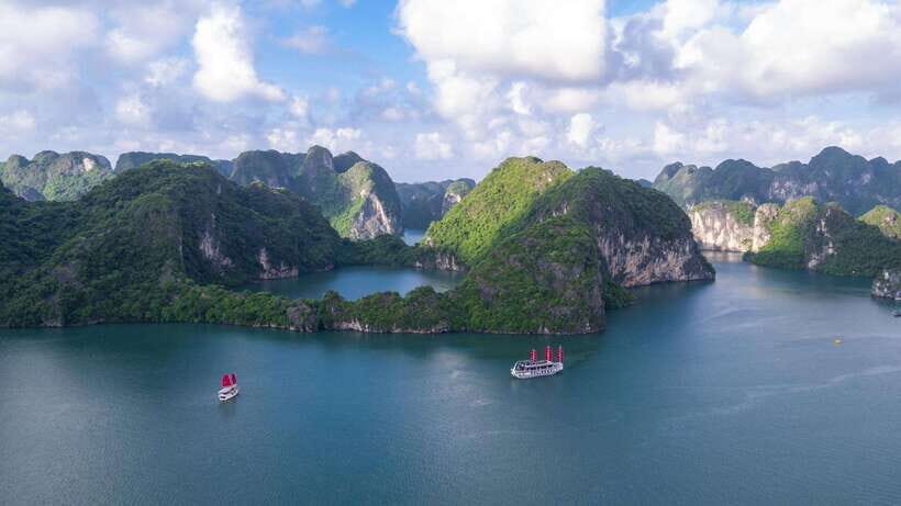 Ha Long Bay - Bai Tu Long Bay Luxury Boat Tour & Transfer - The return leg: sunset tea, free time, and small onboard touches