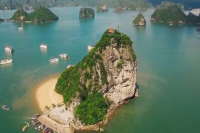 Ha Long Bay Cruise Day Tour with lunch, kayaking, surprise cave & titop island - On-board comfort and food: what’s included, what you’ll still pay
