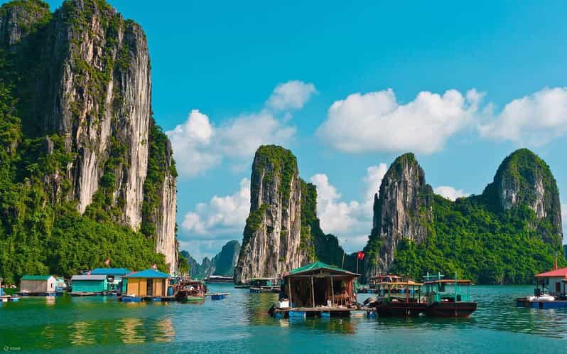 Ha Long Bay Cruise w/ Jacuzzi, Kayak & Limo from Hanoi - Luon Cave lagoon time: kayak or bamboo boat is the point