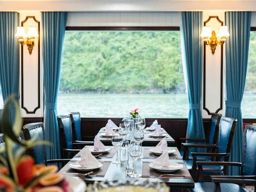 Ha Long Bay- Deluxe Day Cruise, Lunch& Kayaking&Sunset party - Titop Island (16h00–16h45): Beach Time or the 300-Step View