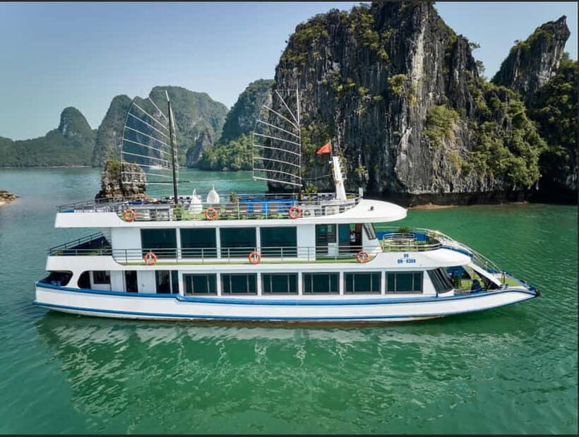 Ha Long Bay- Deluxe Day Cruise, Lunch& Kayaking&Sunset party - Jacuzzi + Sundeck + Sunset Party (17h00–18h30): The Best Part to Take It Slow