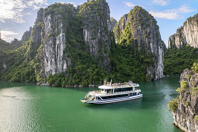 Ha Long Bay Luxury Cruise from Hanoi with Jacuzzi & Local Lunch - Key highlights at a glance