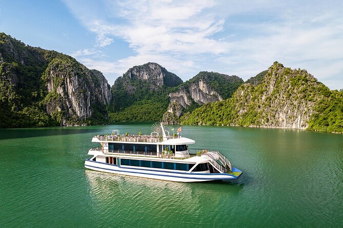 Ha Long Bay Luxury Cruise from Hanoi with Jacuzzi & Local Lunch - Lunch on board: local food, not just a fuel stop