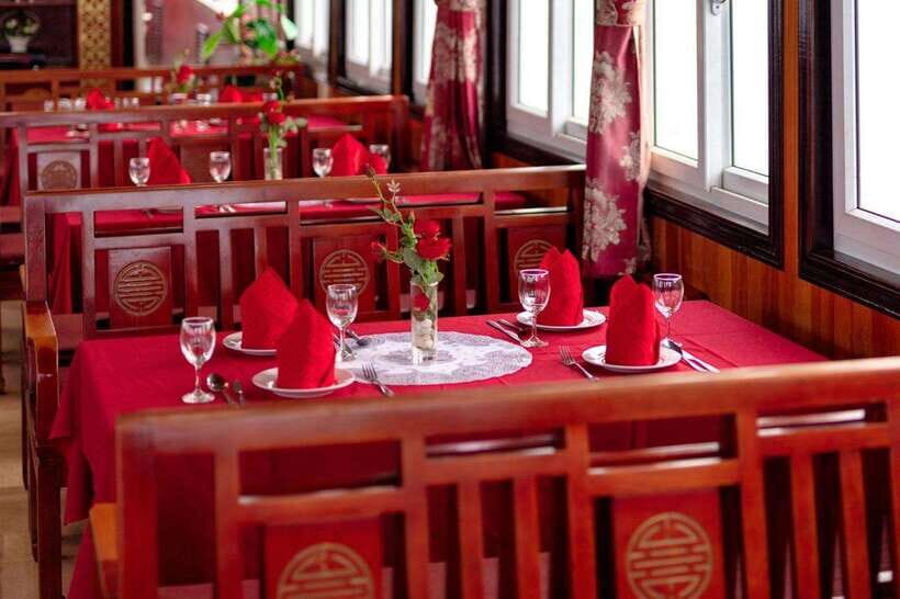 Ha Long Bay Small Deluxe Cruise Day Trip With Kayak & Lunch - The 6-Hour Cruise Route: Uninhabited Islets and Shape-Naming Stories