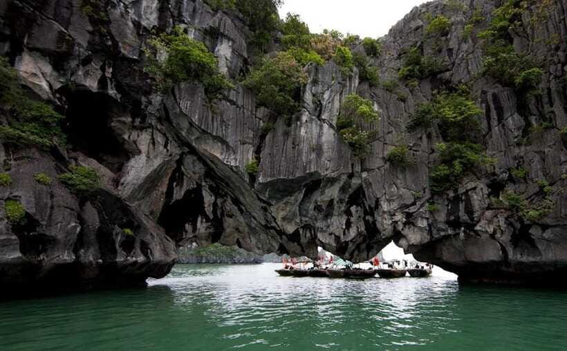 Ha Long Bay Small Deluxe Cruise Day Trip With Kayak & Lunch - Sunset Party After 17:30: Tea, Cakes, Shrimp Chips, and Fresh Fruit