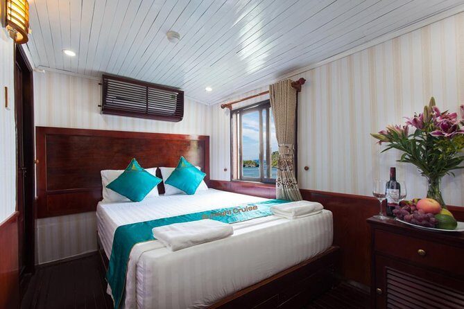 Ha Long bay tour in Middle 3 star cruise - The onboard rhythm: breakfast, lunch, dinner, and the cooking class