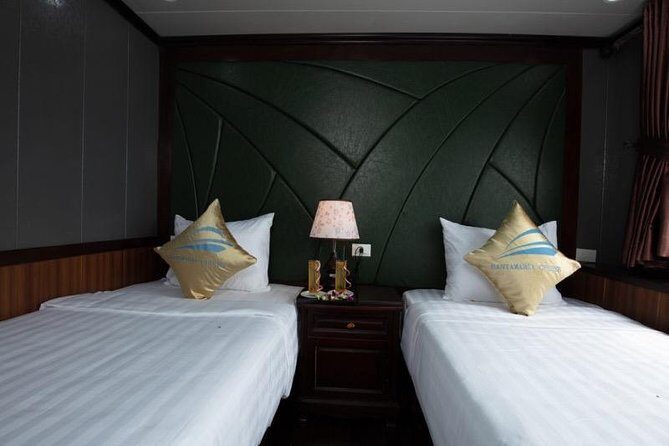 Ha Long bay tour in Middle 3 star cruise - Night on the water: what a 3-star cruise night really feels like
