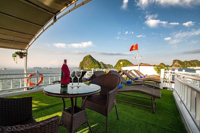 Ha Long bay tour in Middle 3 star cruise - Ha Long Pearl farm: learn how the pearls are made