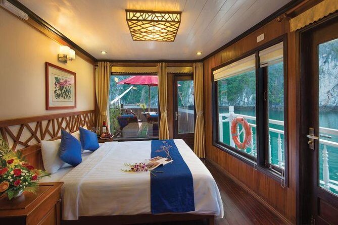 Ha Long bay tour in Middle 3 star cruise - Getting to Tuan Chau and boarding smoothly