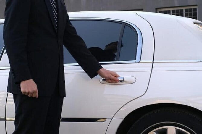 Ha Noi airport Arrival or Departure By Private car transfers - Meeting your driver outside Hanoi International Airport