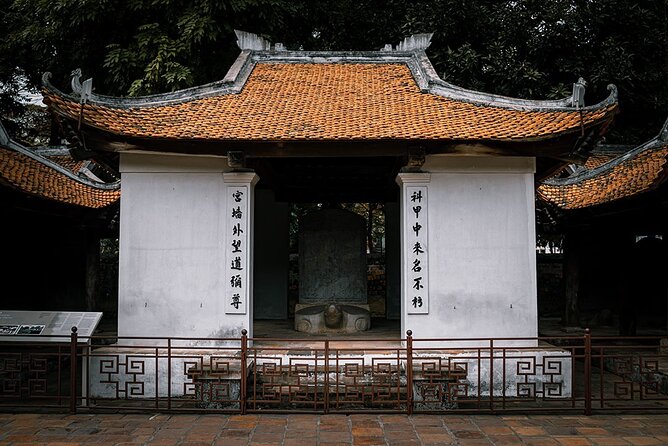 Ha Noi City Tour & Coffee Class - One Pillar Pagoda: a short stop with a strong symbol