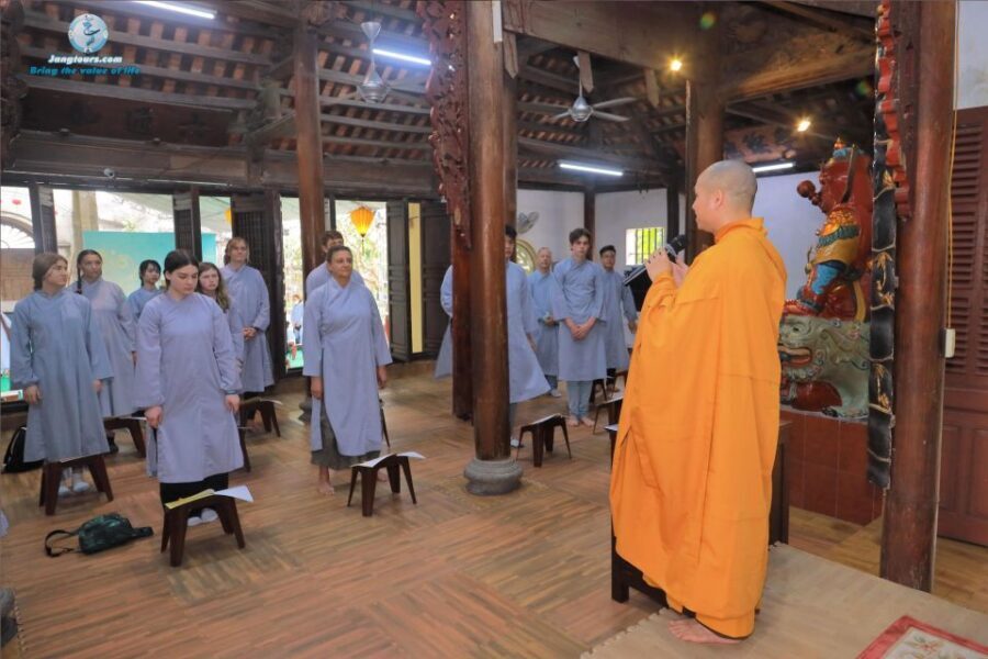 Ha Noi - Half-day Mindfulness meditation retreat - The first practices: sutras, rituals, and learning the structure