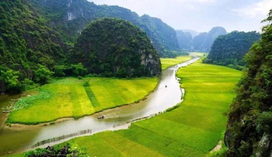 Ha Noi: HOA LU-TAM COC-MUA CAVE ,Buffet Lunch & Cycling - Tam Coc by Bamboo Boat: The Main Scenery Moment