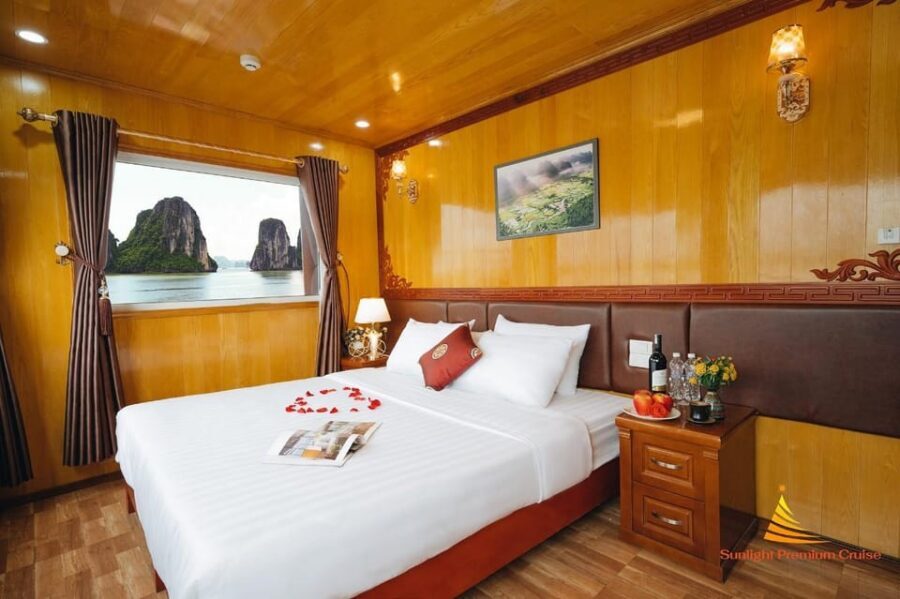 Ha Noi: Lan Ha Bay luxury cruise with private bancony, meals - Squid fishing, karaoke, and happy hour: how the evening programming works