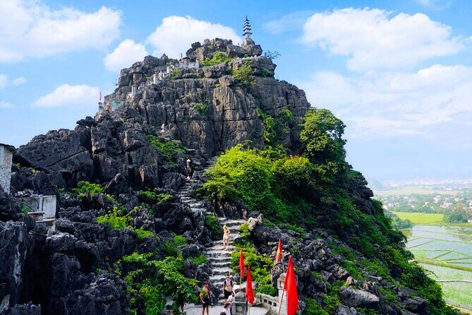 Ha Noi_Ninh Binh Tour Full Day_Mua Cave - Tam Coc - Hoa Lu - Ninh Hải Lunch Stop: Quick Fuel at An Tam Coc Restaurant & Coffee