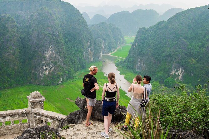 Ha Noi_Ninh Binh Tour Full Day_Mua Cave - Tam Coc - Hoa Lu - Tam Cốc – Bích Động Boat Tour: The Calm Middle of the Day